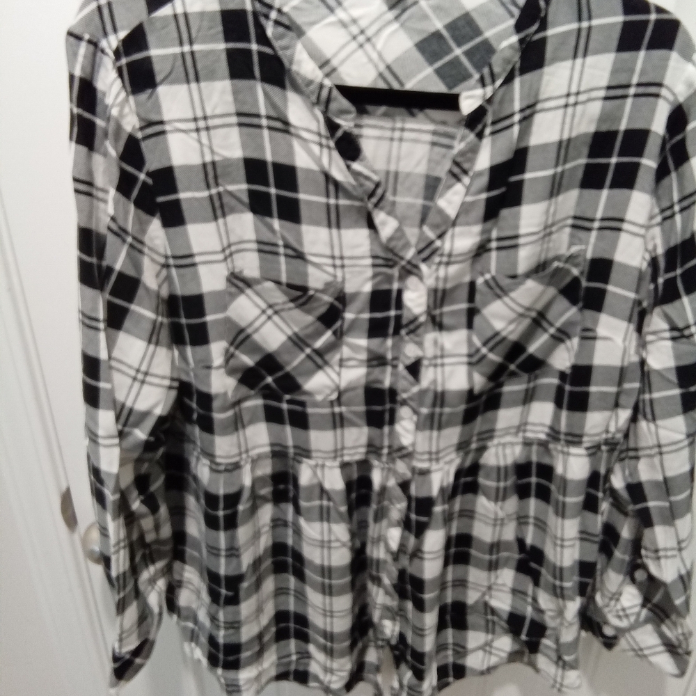 August Mist Plus Size 1X. Black and White Plaid Button-Up Shirt w/ Ruffled Hem